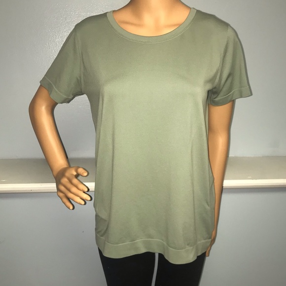 lululemon athletica Tops - Lululemon women’s green short sleeve t shirt
